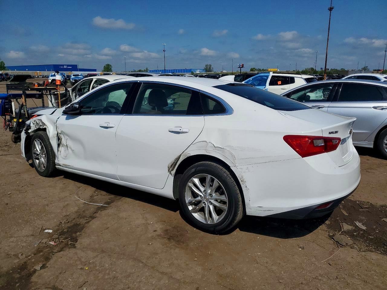 2017 CHEVROLET MALIBU LT photo 2