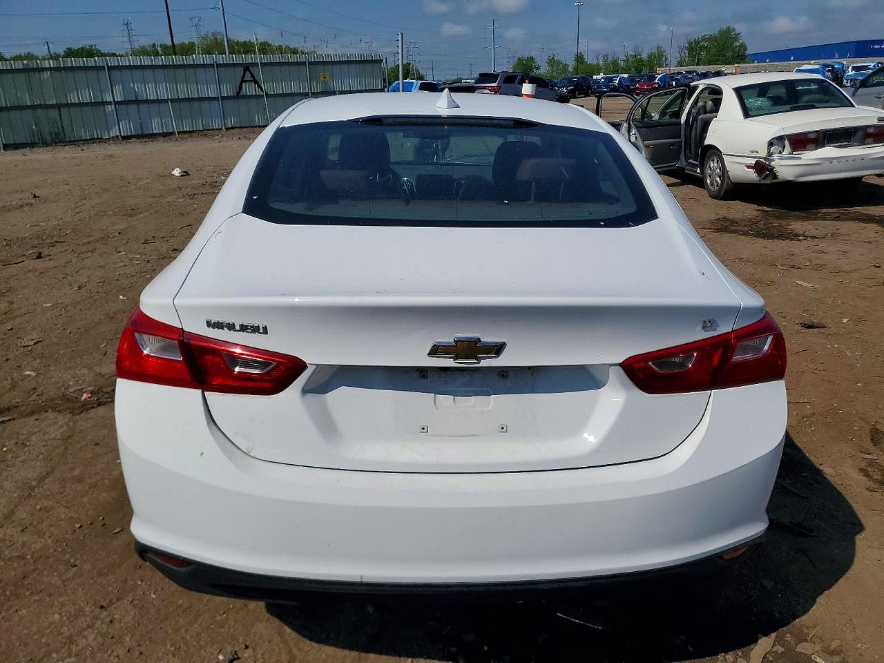 2017 CHEVROLET MALIBU LT photo 6