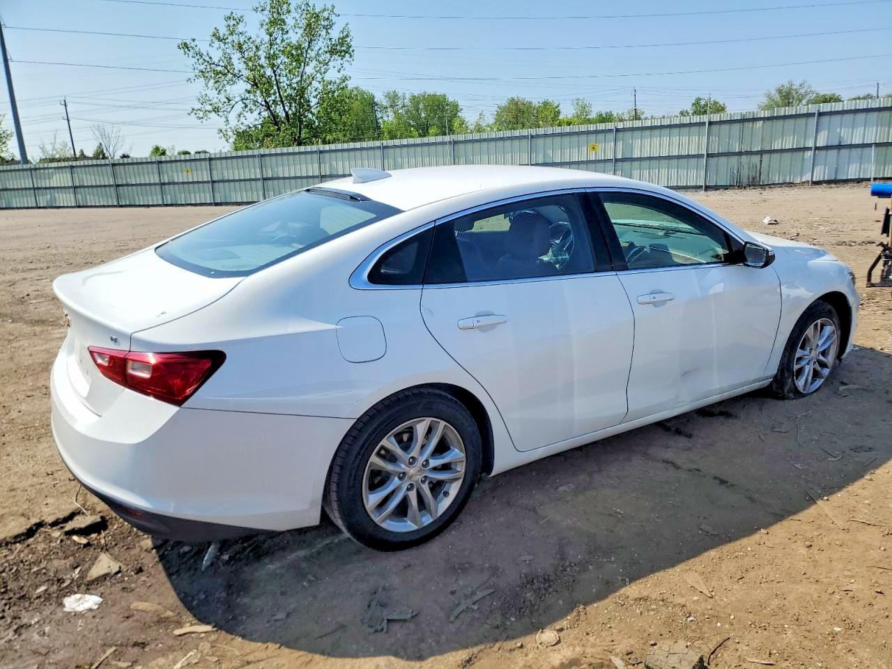 2017 CHEVROLET MALIBU LT photo 3