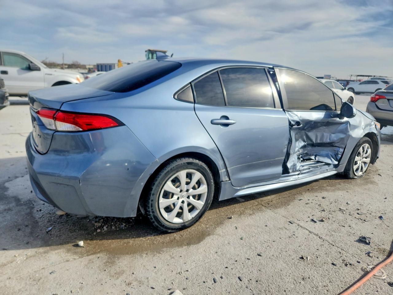 2020 TOYOTA COROLLA LE photo 3