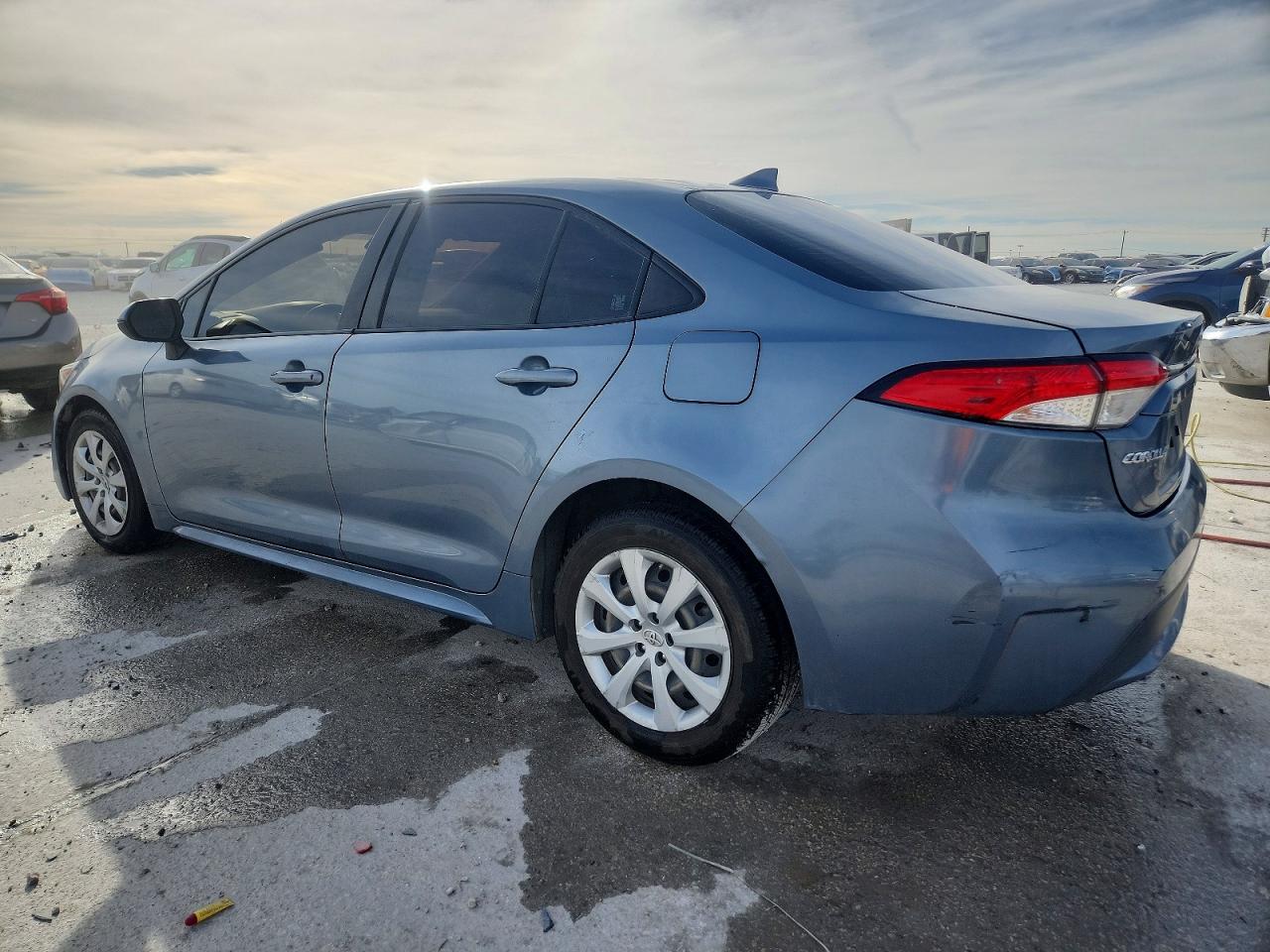 2020 TOYOTA COROLLA LE photo 2