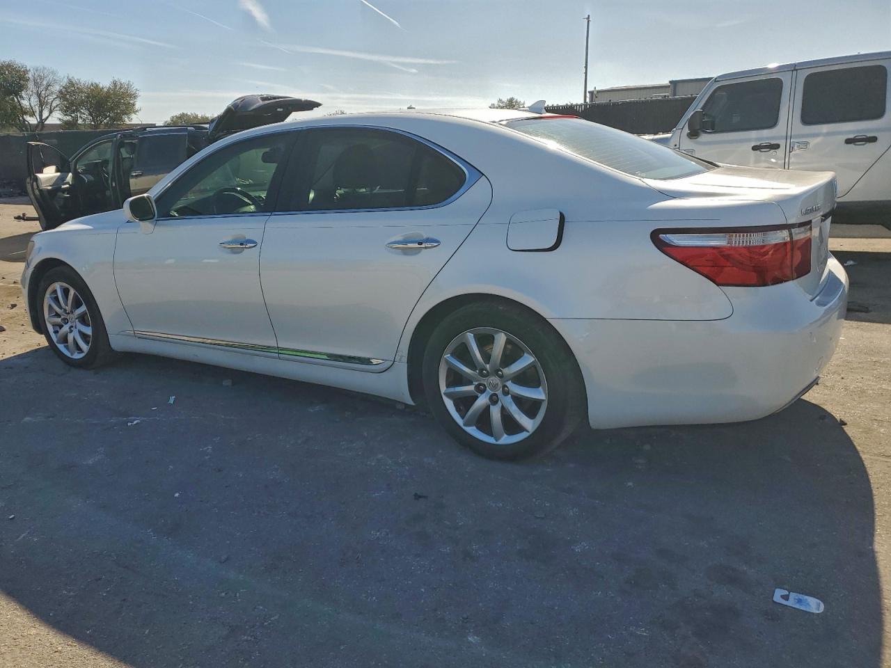 2009 LEXUS LS 460 photo 2