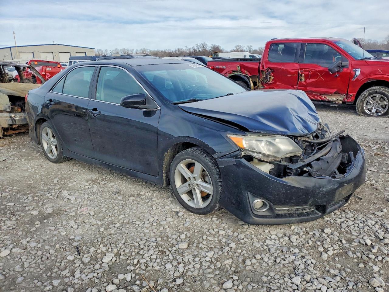 2014 TOYOTA CAMRY L photo 4