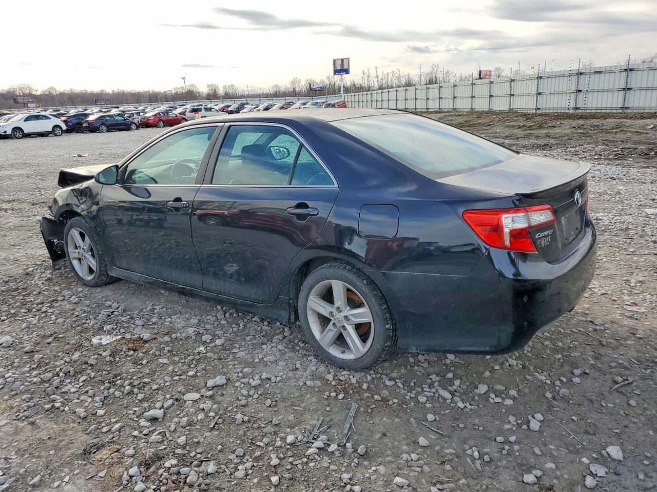 2014 TOYOTA CAMRY L photo 2