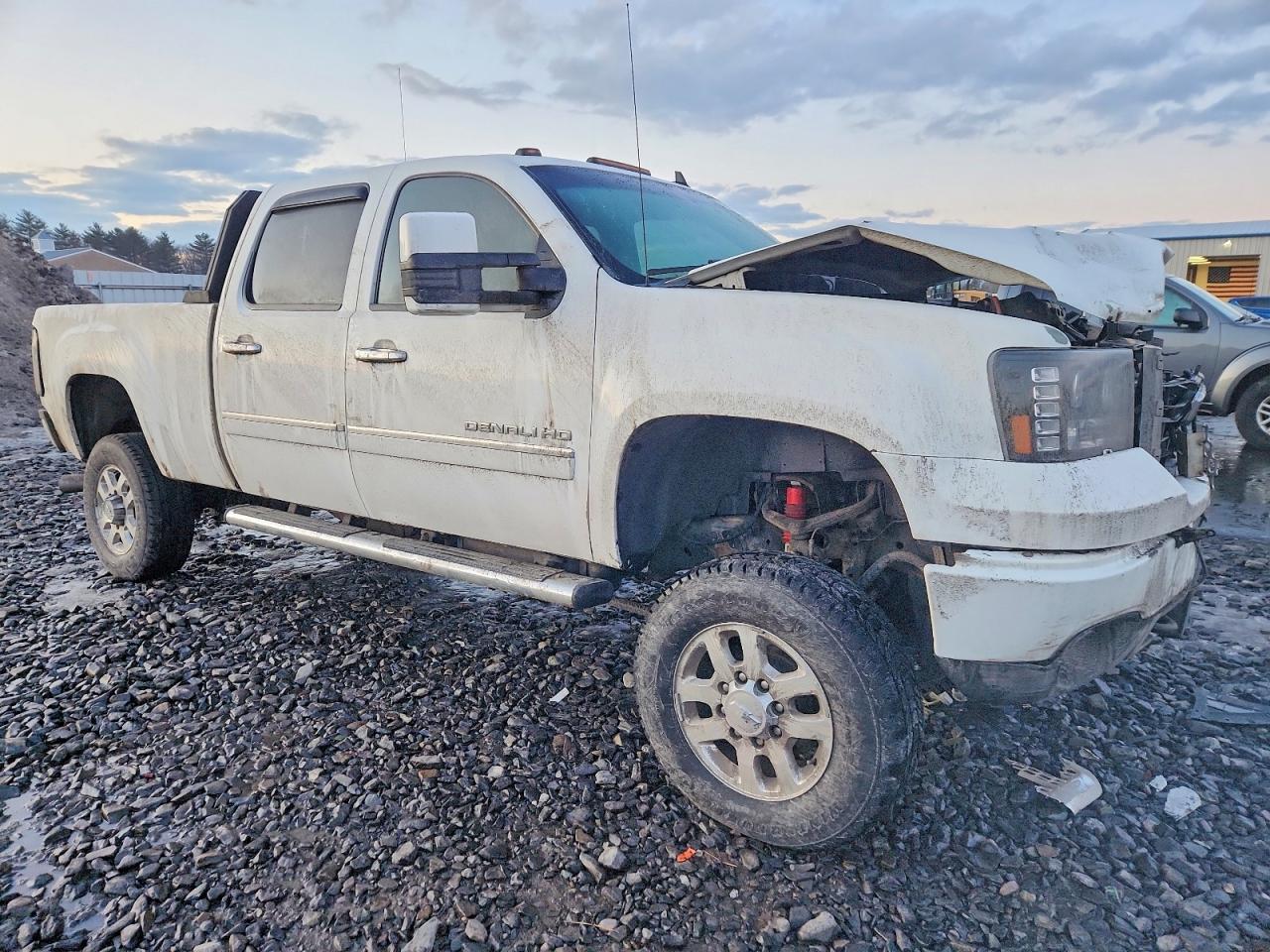 2011 GMC SIERRA K3500 DENALI photo 4