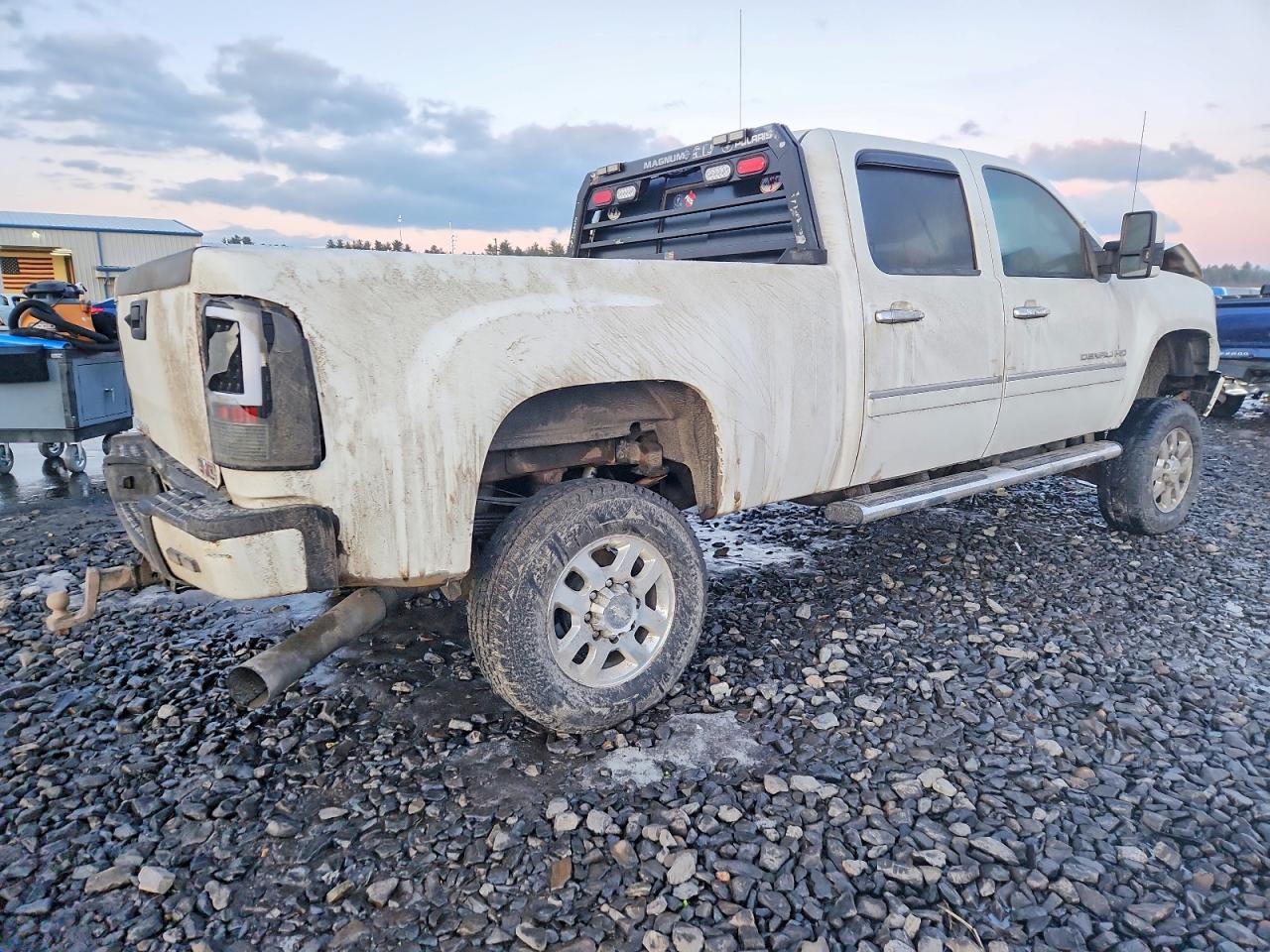 2011 GMC SIERRA K3500 DENALI photo 3