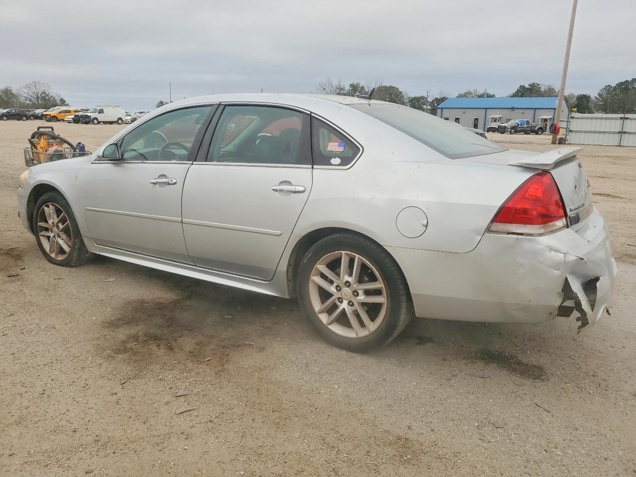 2011 CHEVROLET IMPALA LTZ photo 2