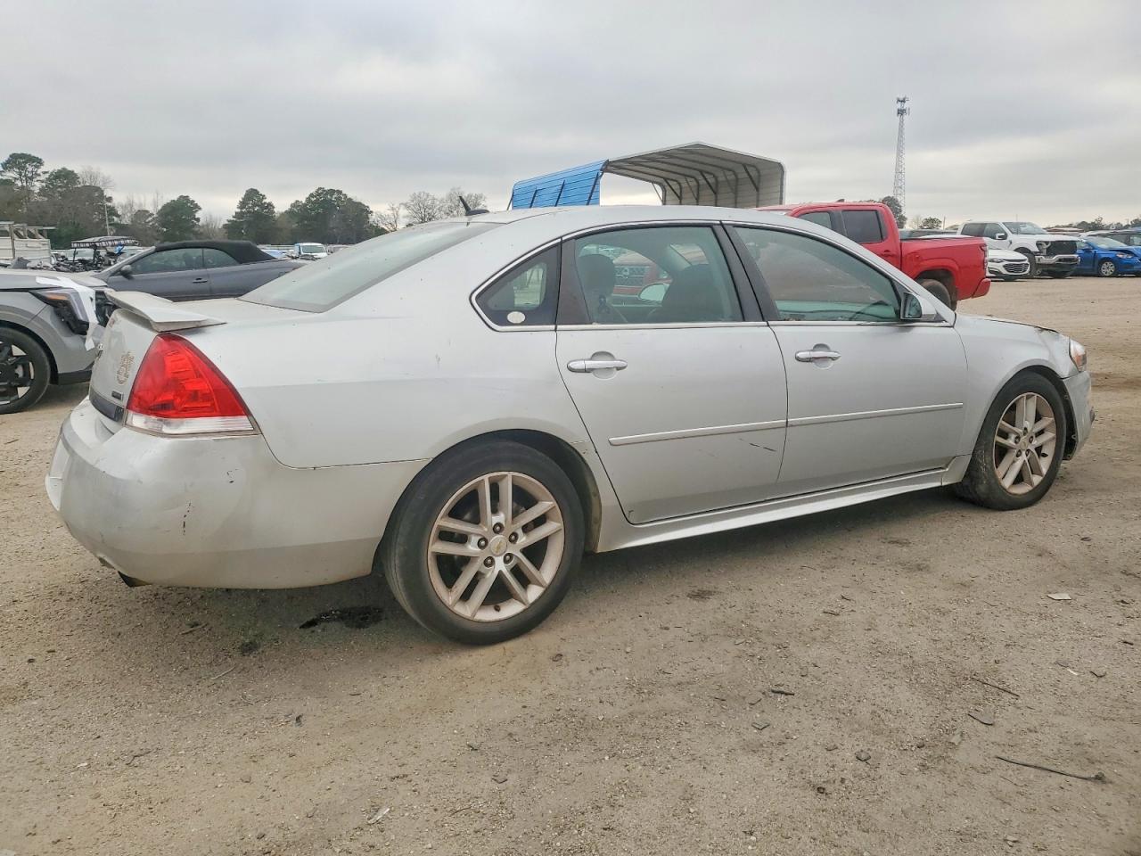 2011 CHEVROLET IMPALA LTZ photo 3