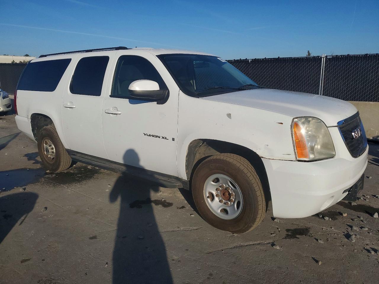 2009 GMC YUKON XL K2500 photo 4
