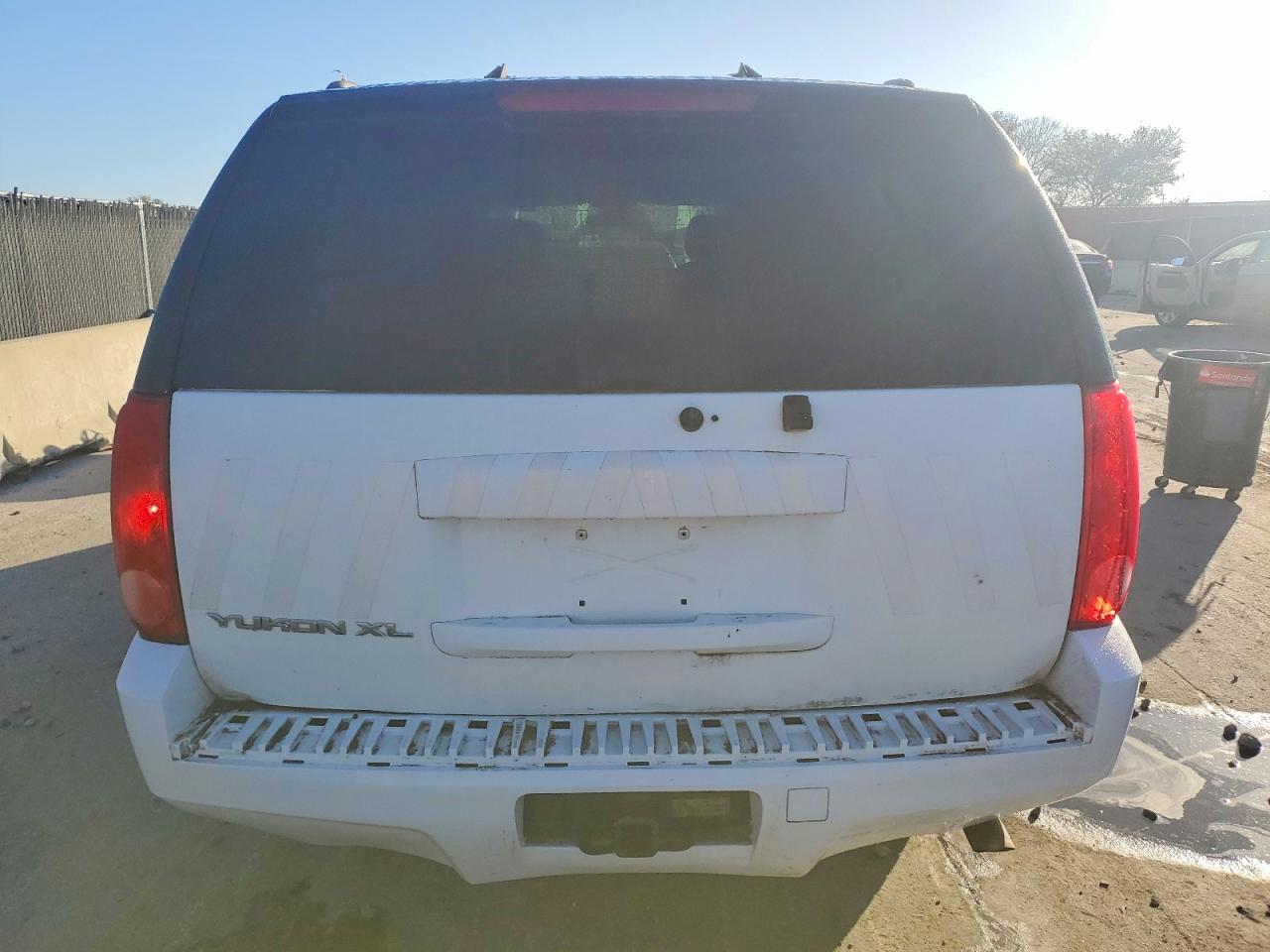 2009 GMC YUKON XL K2500 photo 6