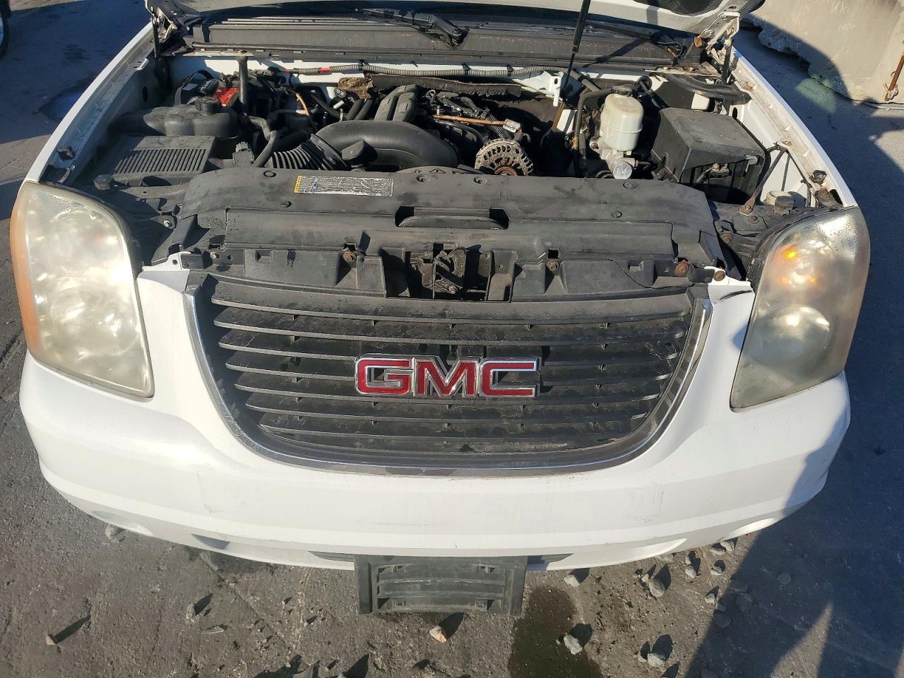 2009 GMC YUKON XL K2500 photo 12