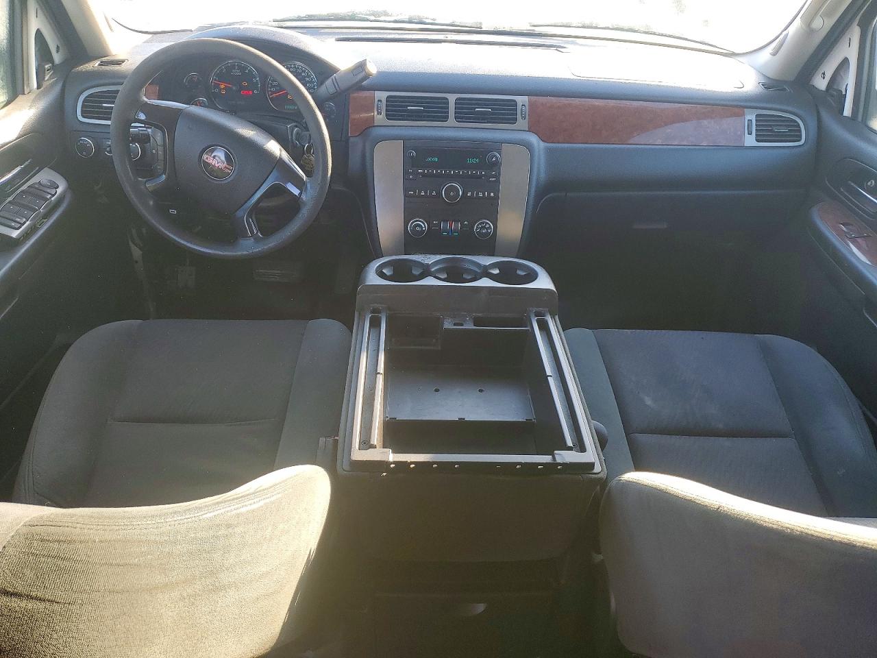 2009 GMC YUKON XL K2500 photo 8