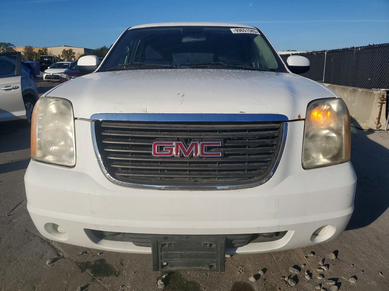 2009 GMC YUKON XL K2500 photo 5