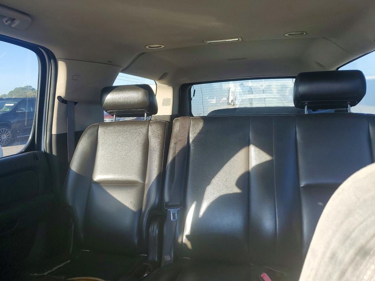 2009 GMC YUKON XL K2500 photo 10