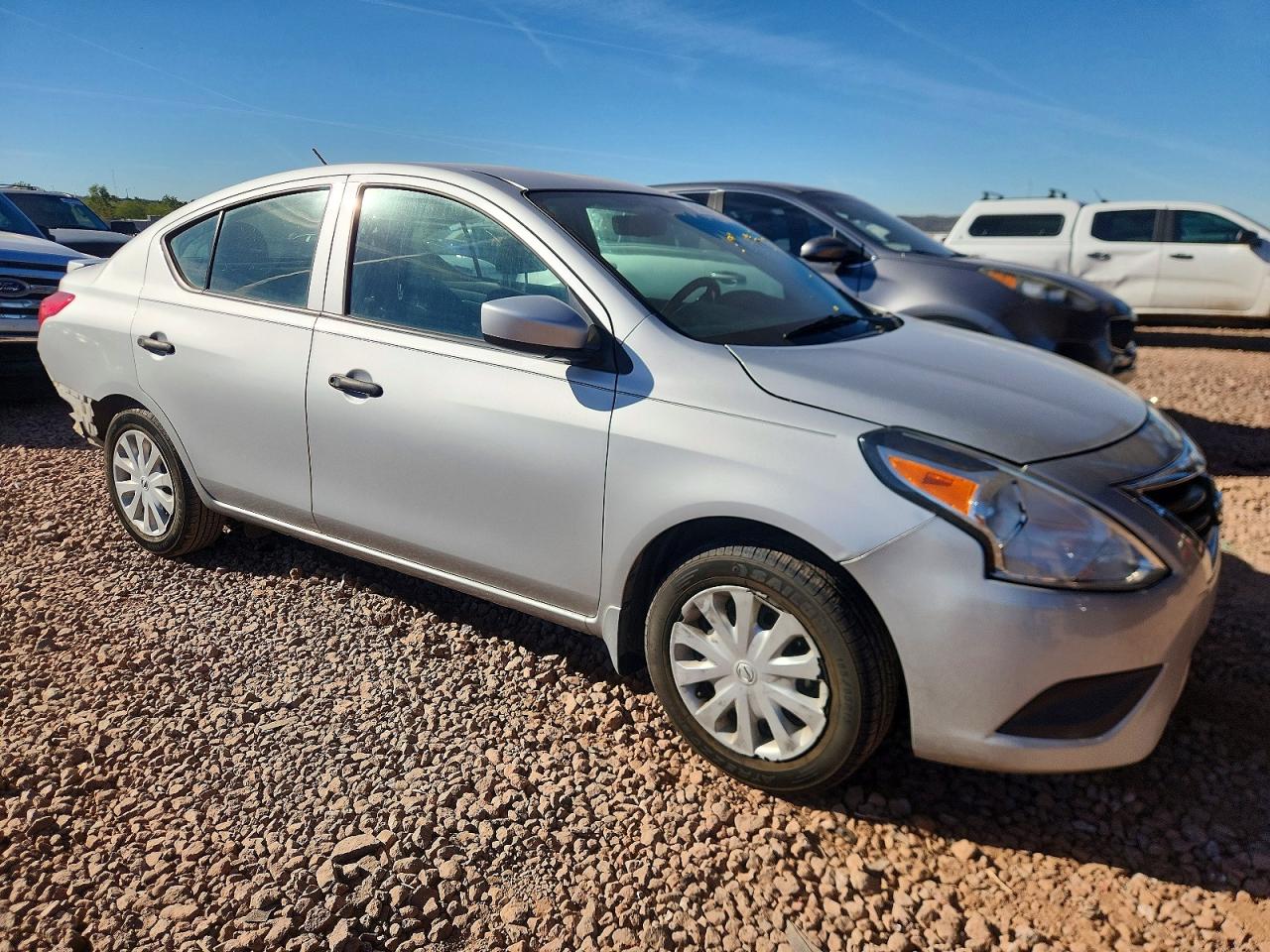 2019 NISSAN VERSA S photo 4
