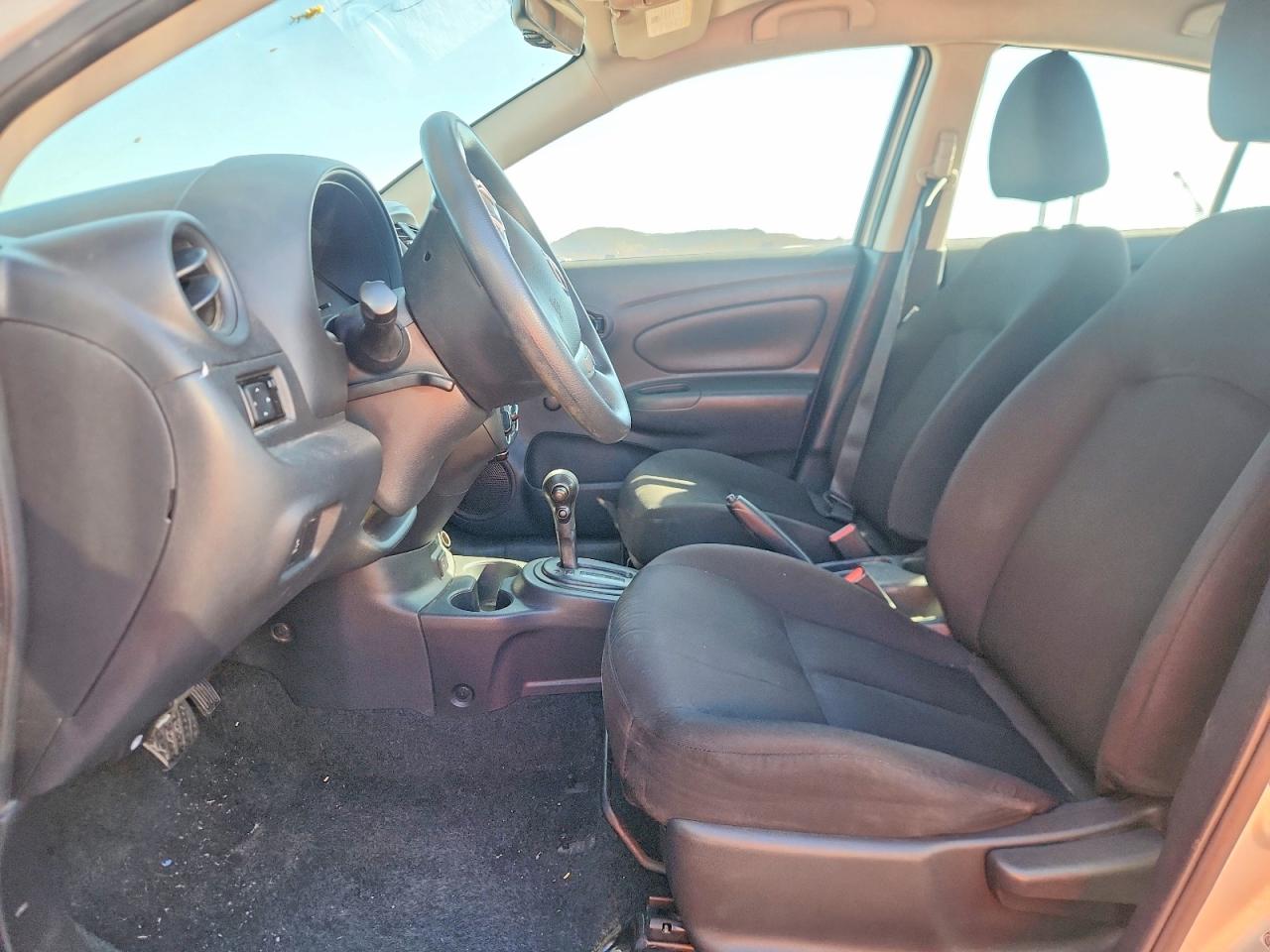 2019 NISSAN VERSA S photo 7