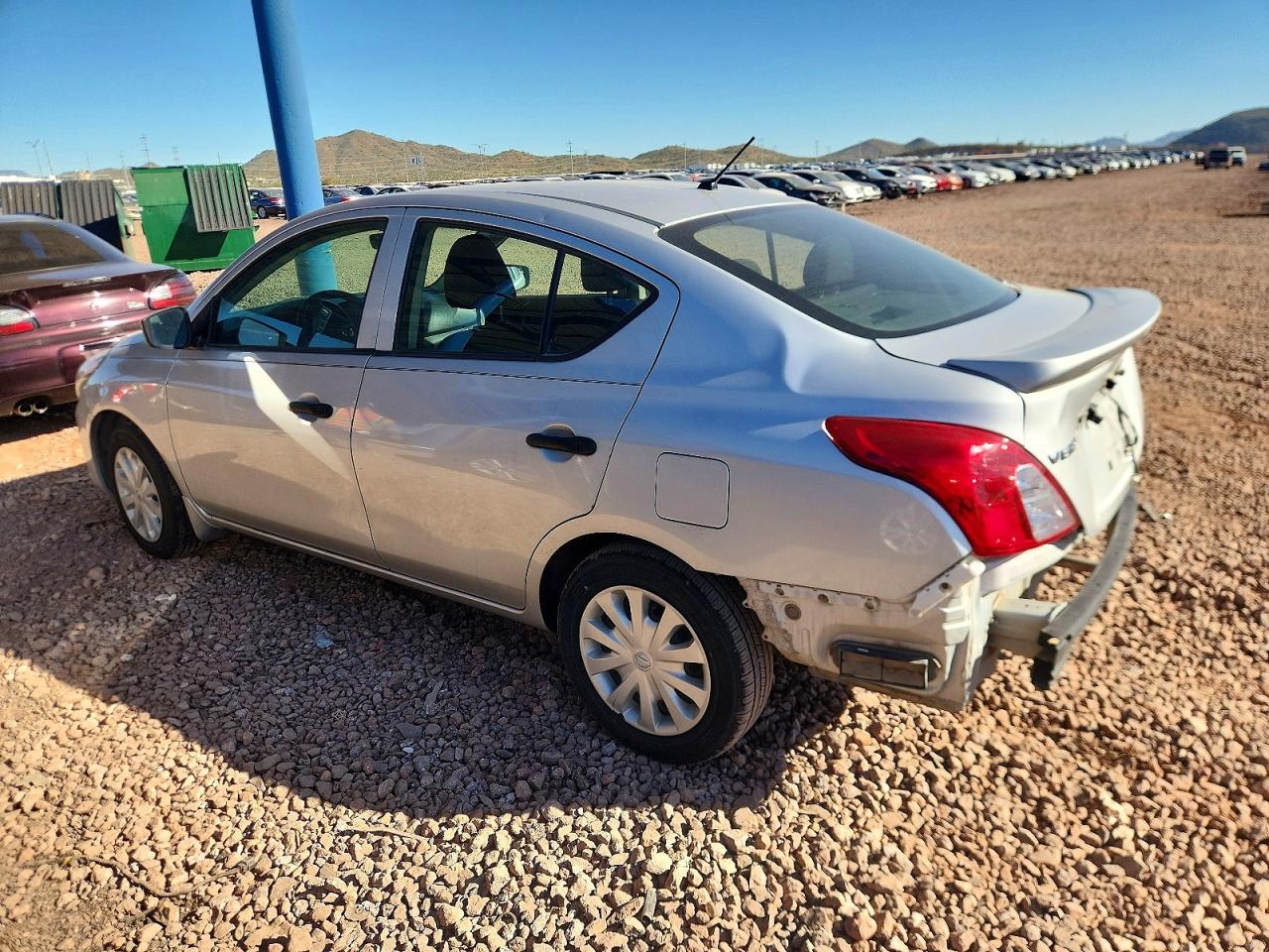 2019 NISSAN VERSA S photo 2