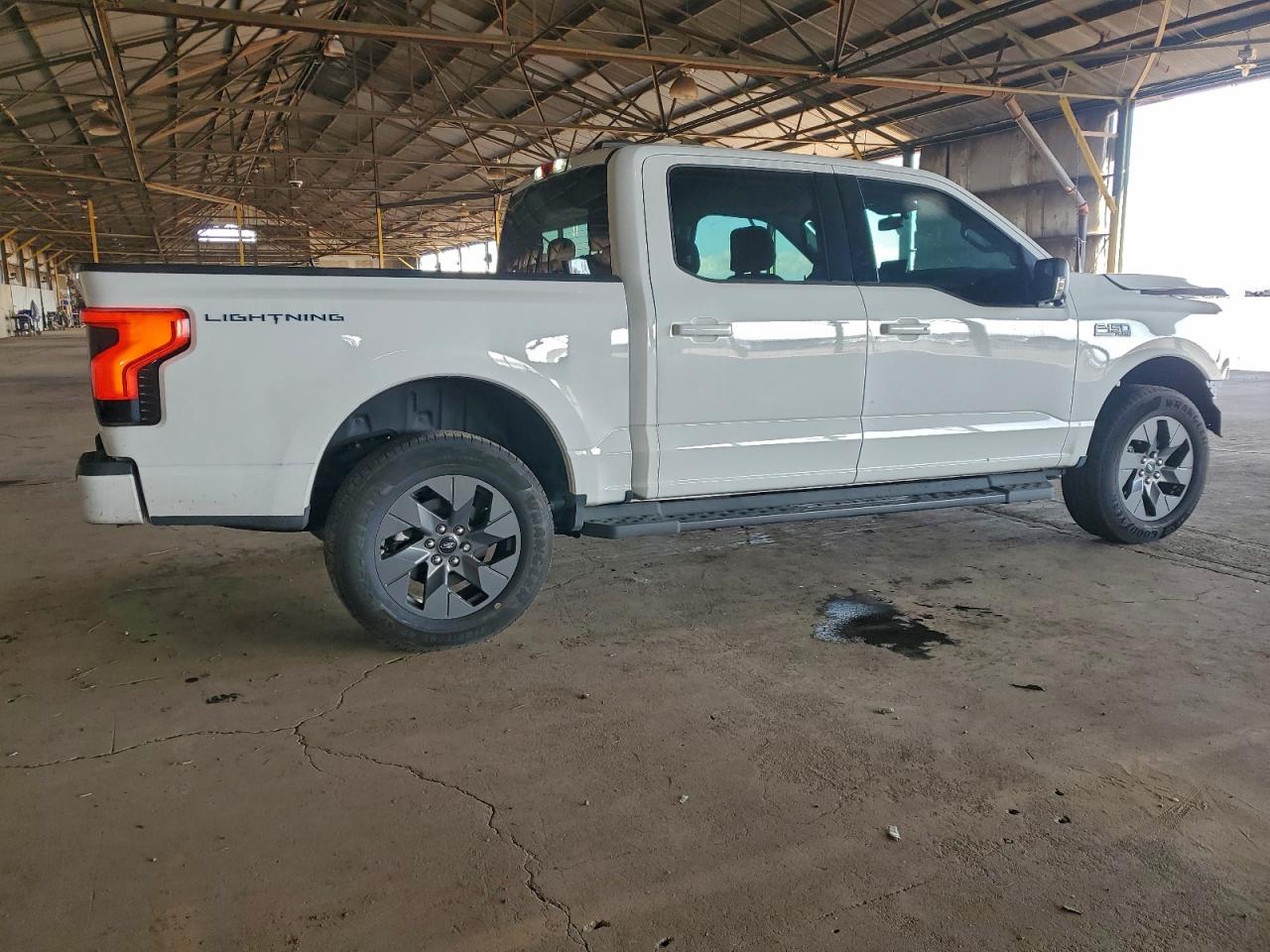 2024 FORD F150 LIGHTNING XLT photo 3