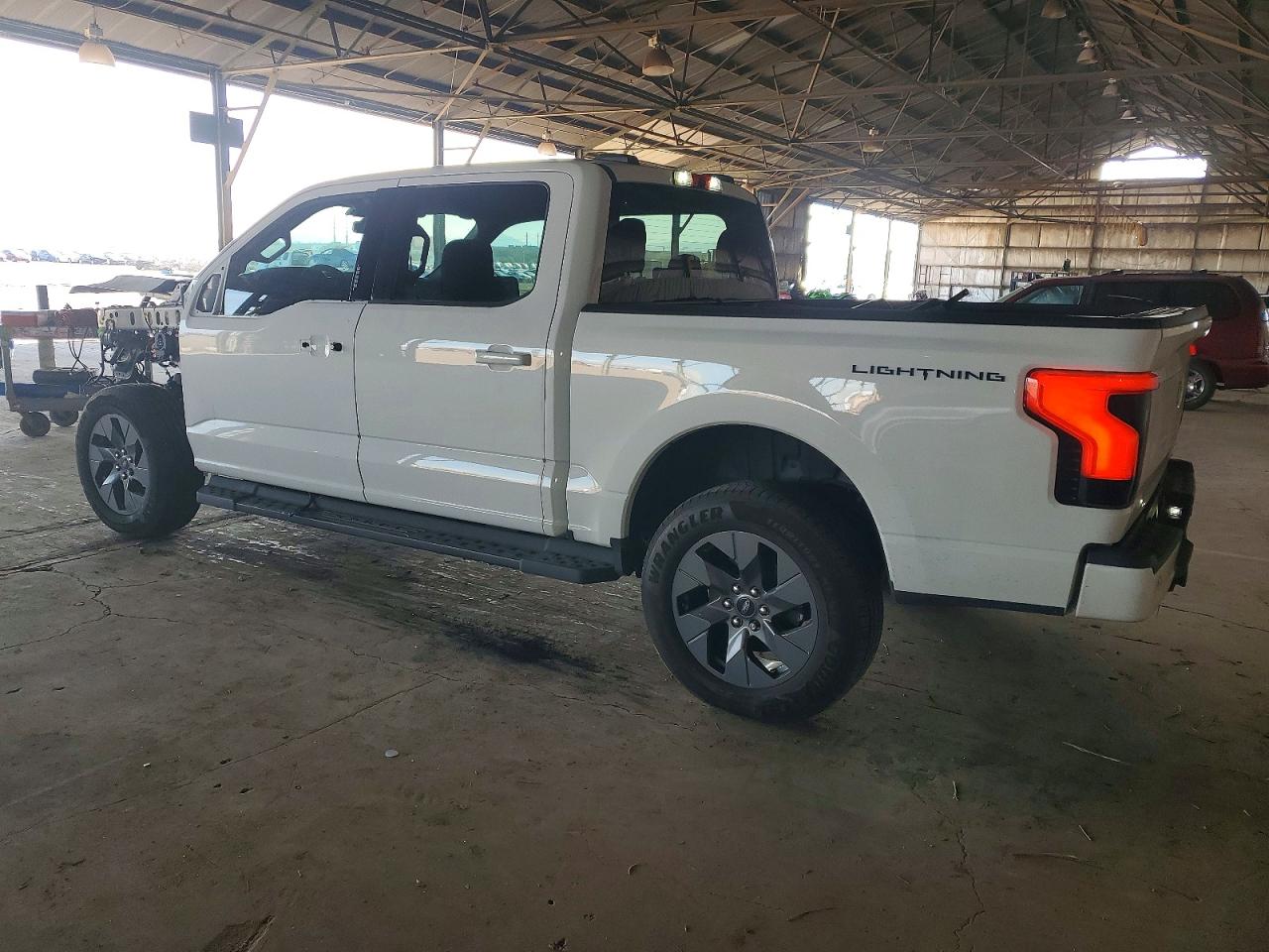 2024 FORD F150 LIGHTNING XLT photo 2