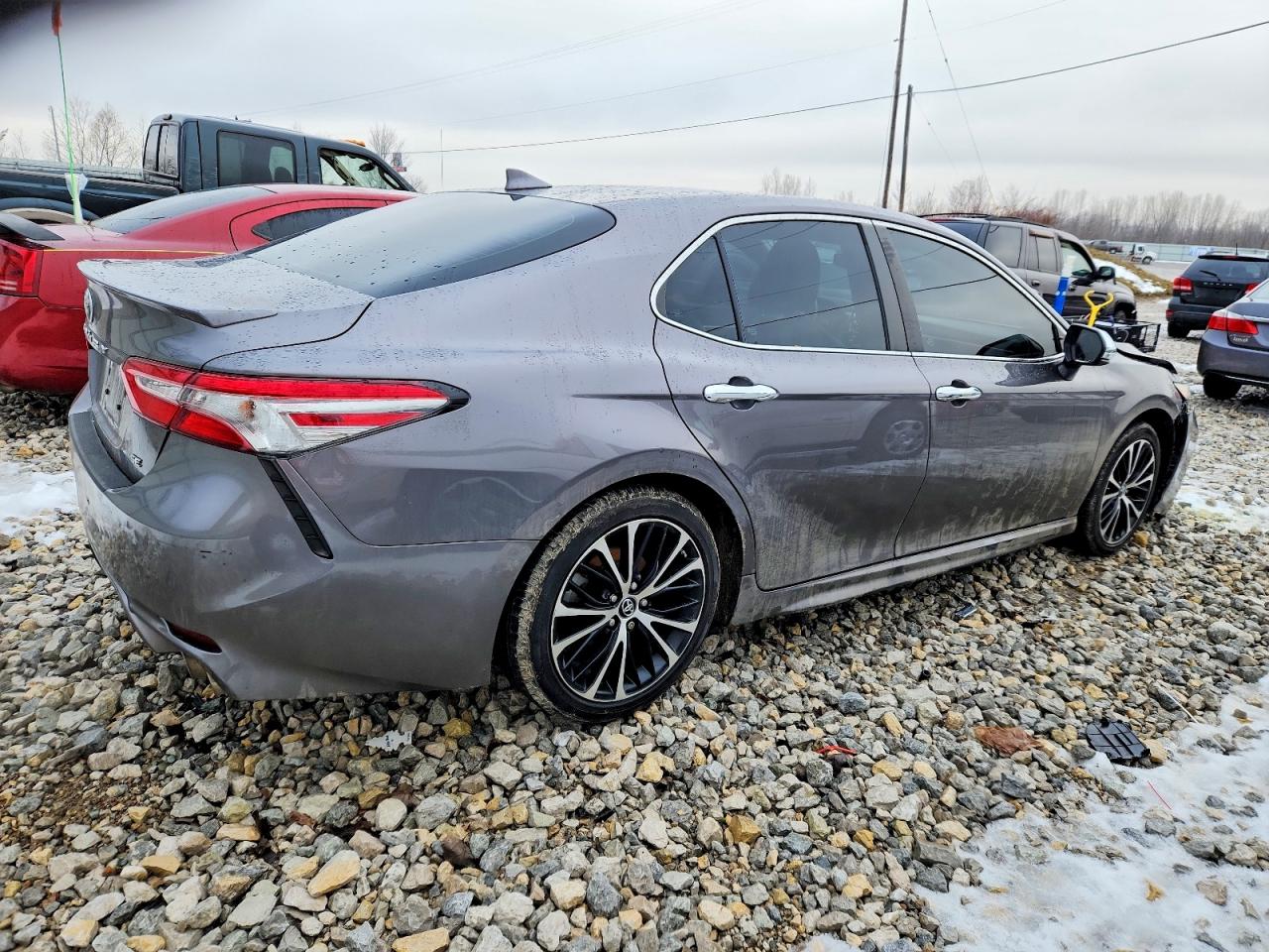 2019 TOYOTA CAMRY L photo 3