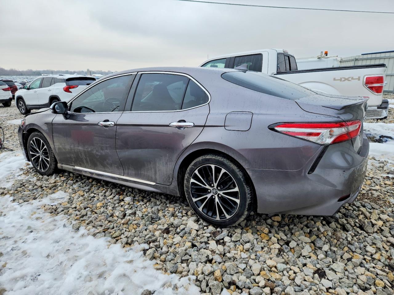 2019 TOYOTA CAMRY L photo 2