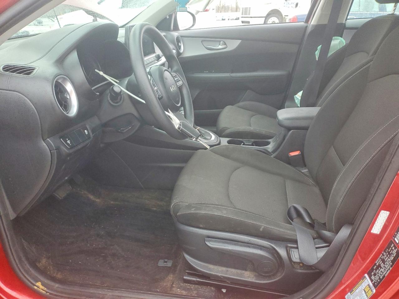 2023 KIA FORTE LX photo 4