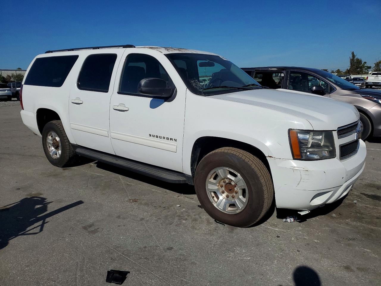 2011 CHEVROLET SUBURBAN K2500 LS photo 4