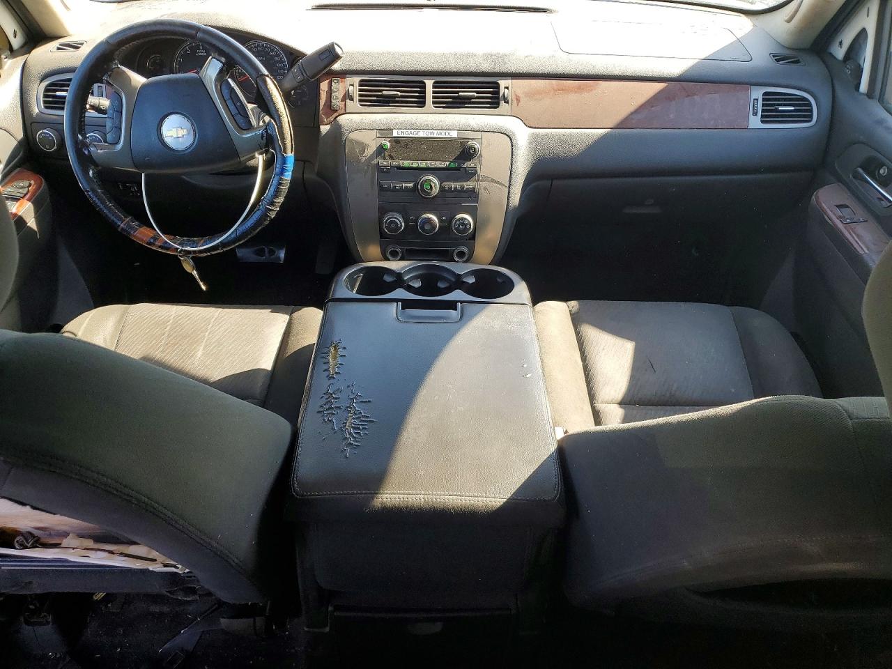 2011 CHEVROLET SUBURBAN K2500 LS photo 8