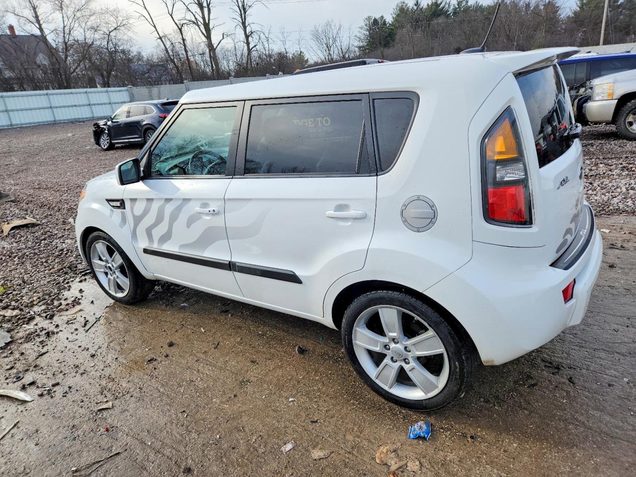 2011 KIA SOUL + photo 3