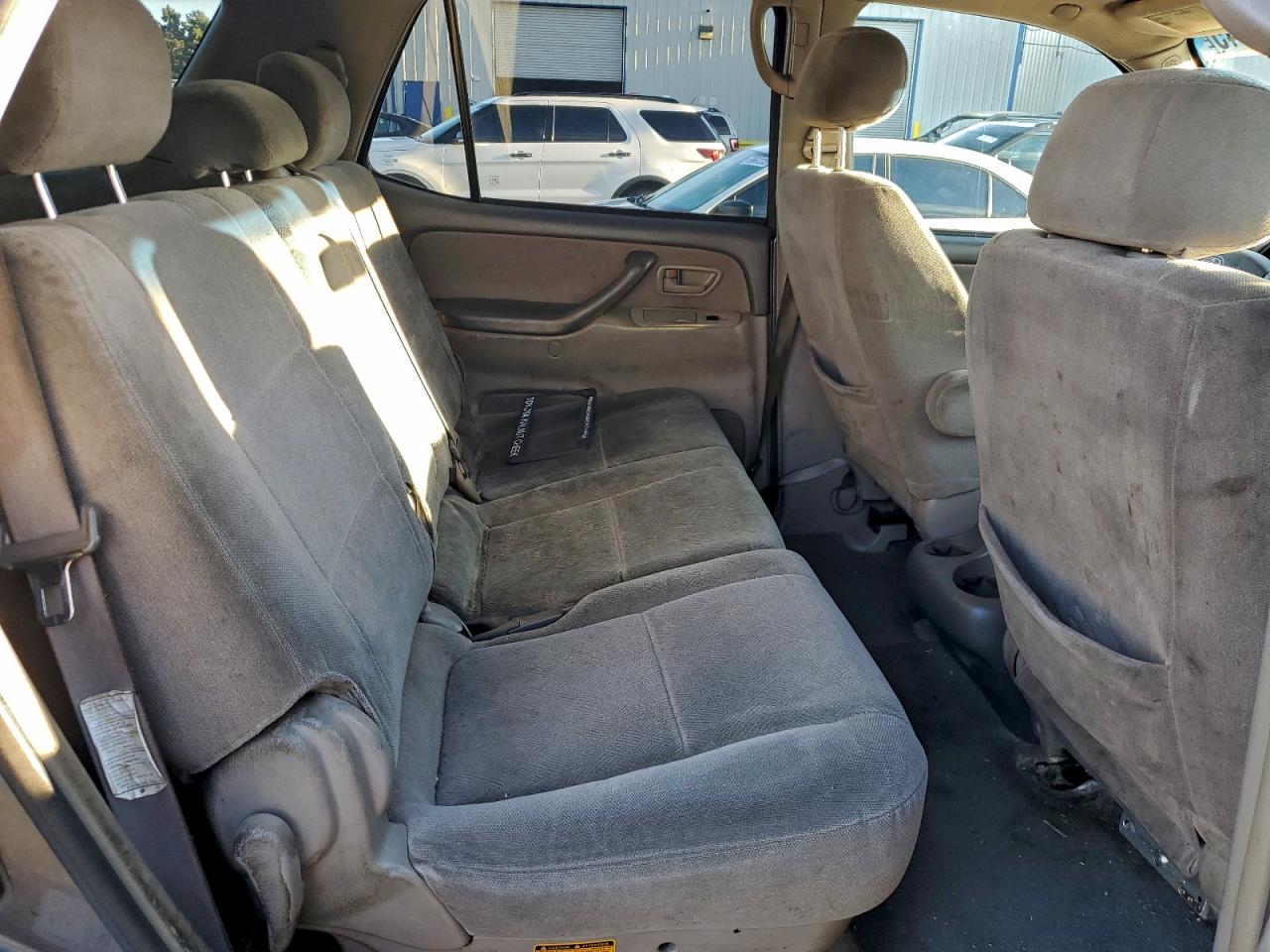 2004 TOYOTA SEQUOIA SR5 photo 11