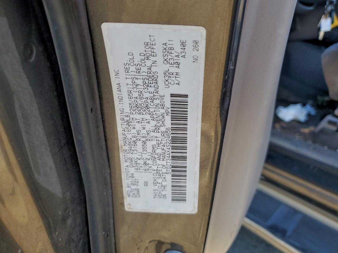 2004 TOYOTA SEQUOIA SR5 photo 13