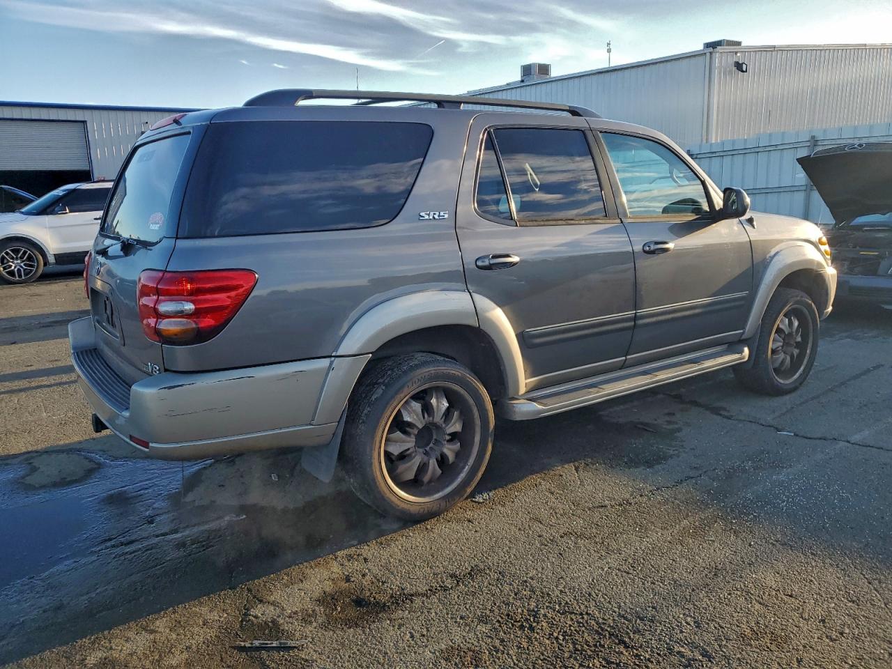 2004 TOYOTA SEQUOIA SR5 photo 3
