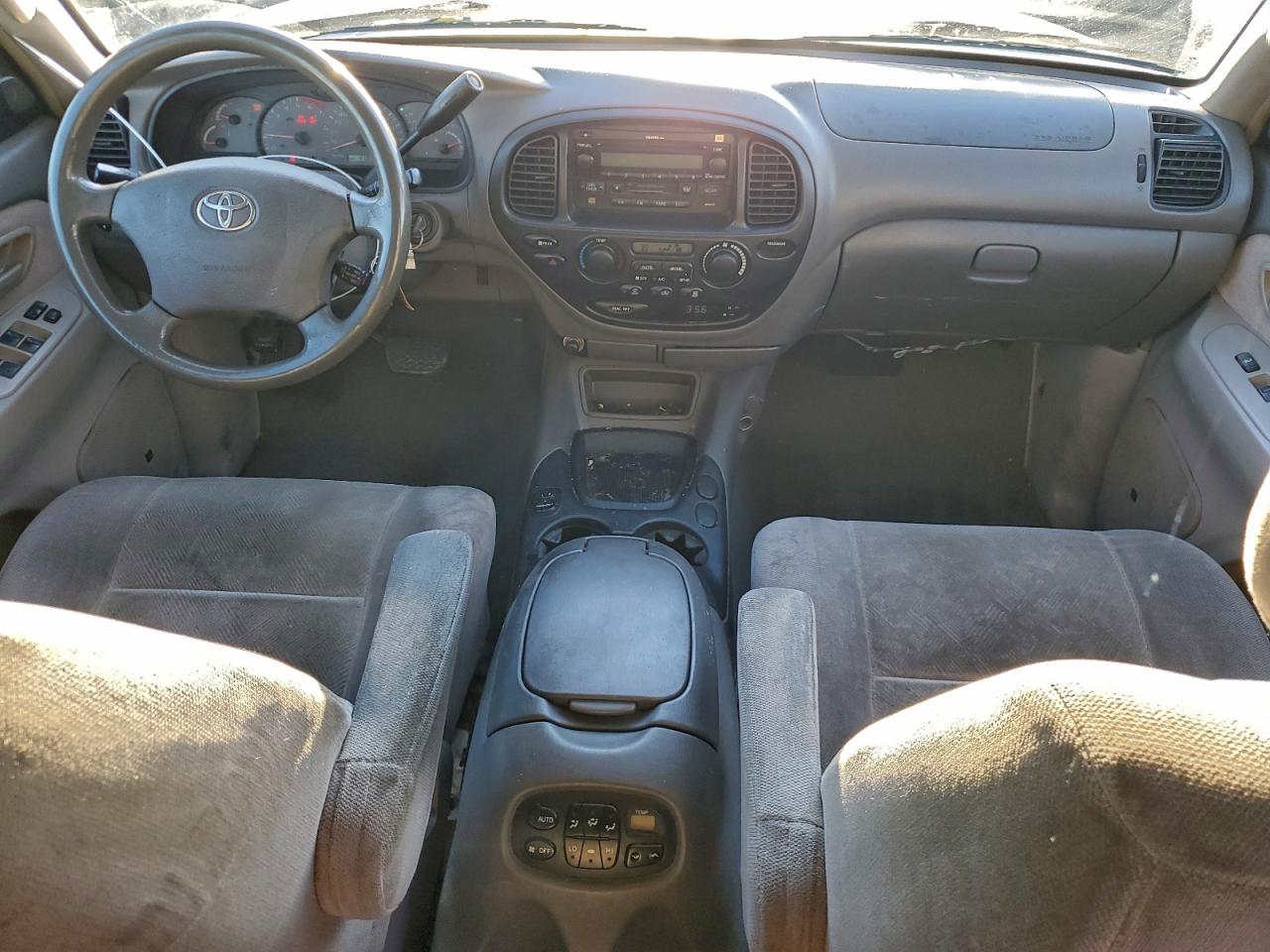 2004 TOYOTA SEQUOIA SR5 photo 8