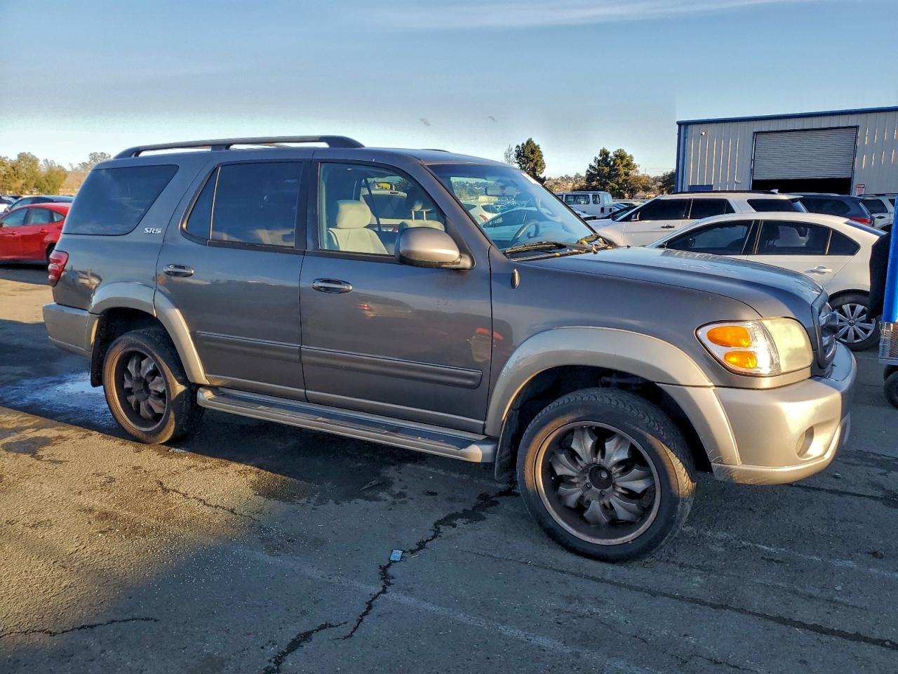 2004 TOYOTA SEQUOIA SR5 photo 4
