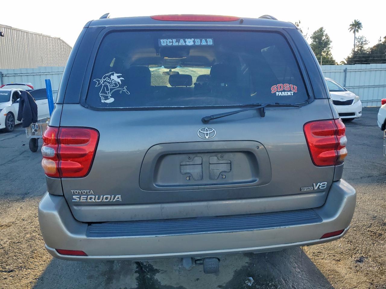 2004 TOYOTA SEQUOIA SR5 photo 6