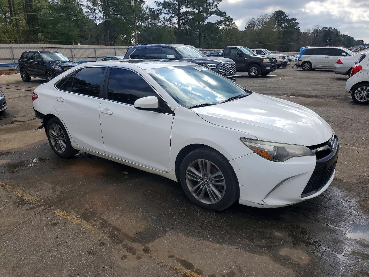 2016 TOYOTA CAMRY LE photo 4