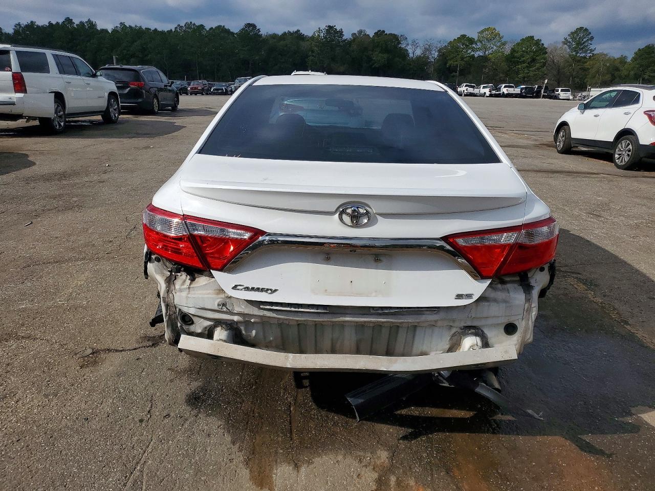 2016 TOYOTA CAMRY LE photo 6