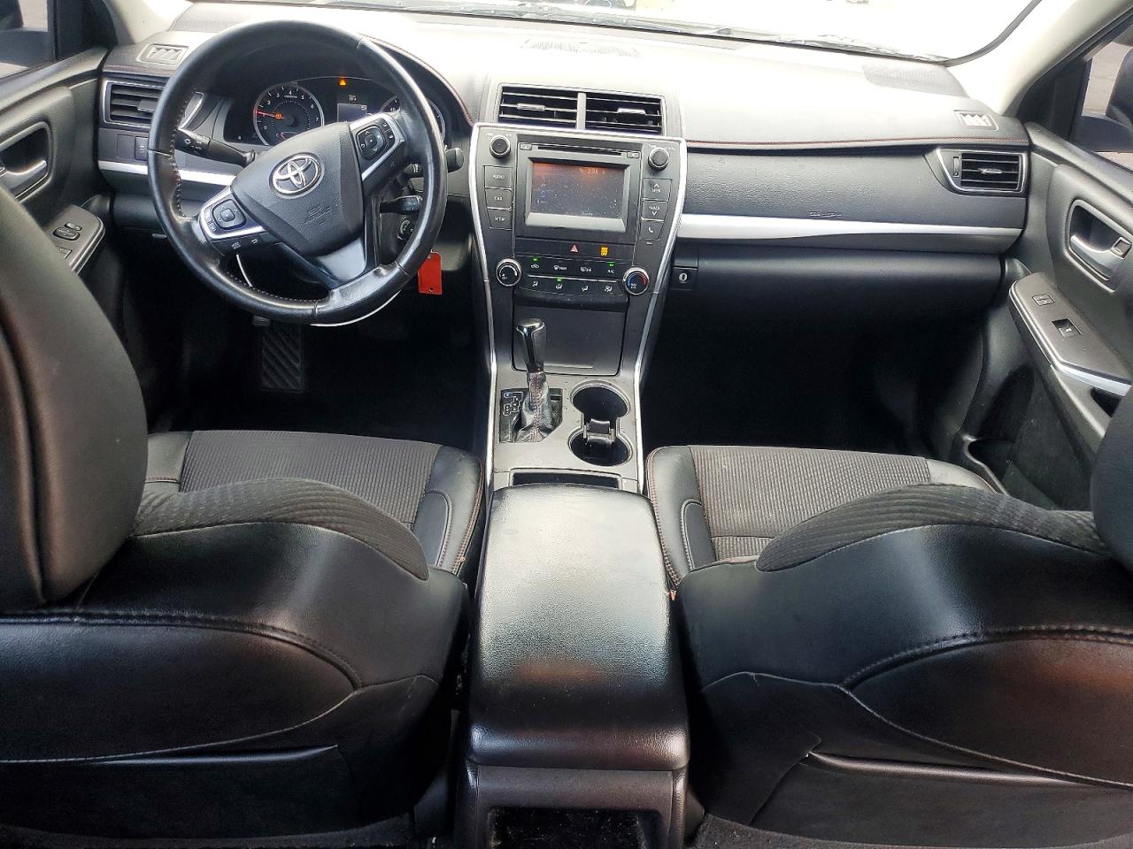 2016 TOYOTA CAMRY LE photo 8