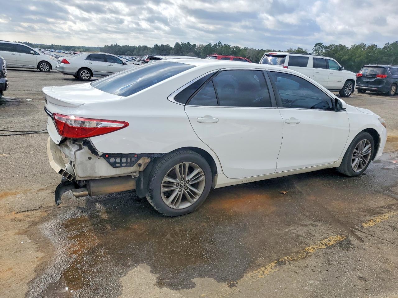 2016 TOYOTA CAMRY LE photo 3