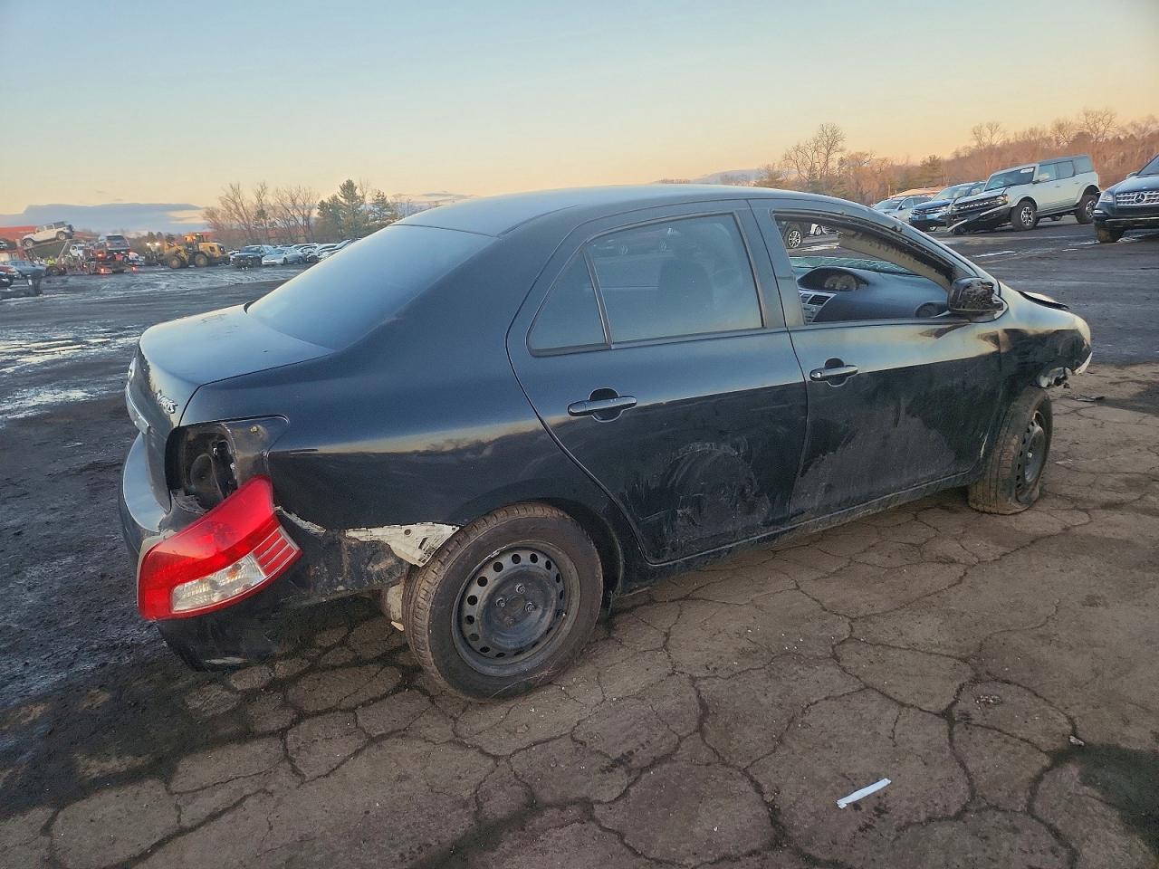 2008 TOYOTA YARIS photo 3