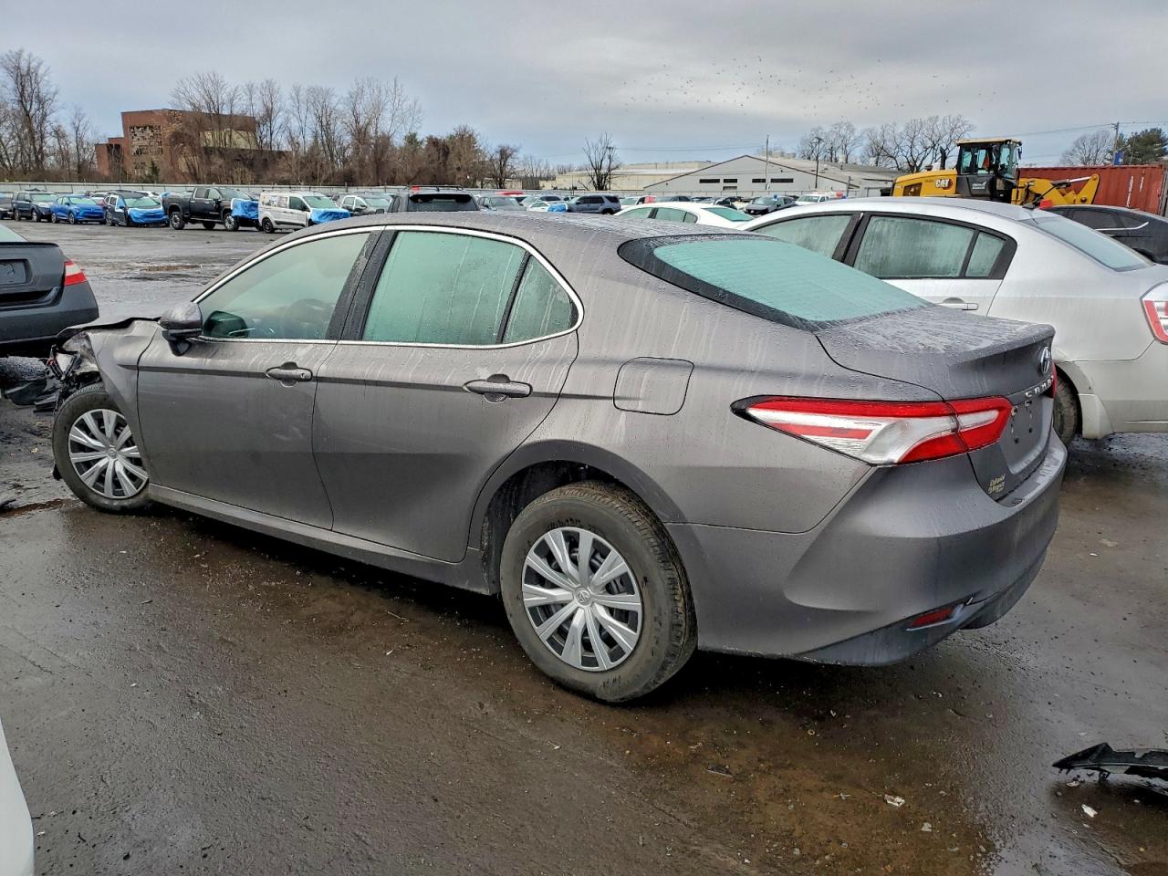 2018 TOYOTA CAMRY L photo 2