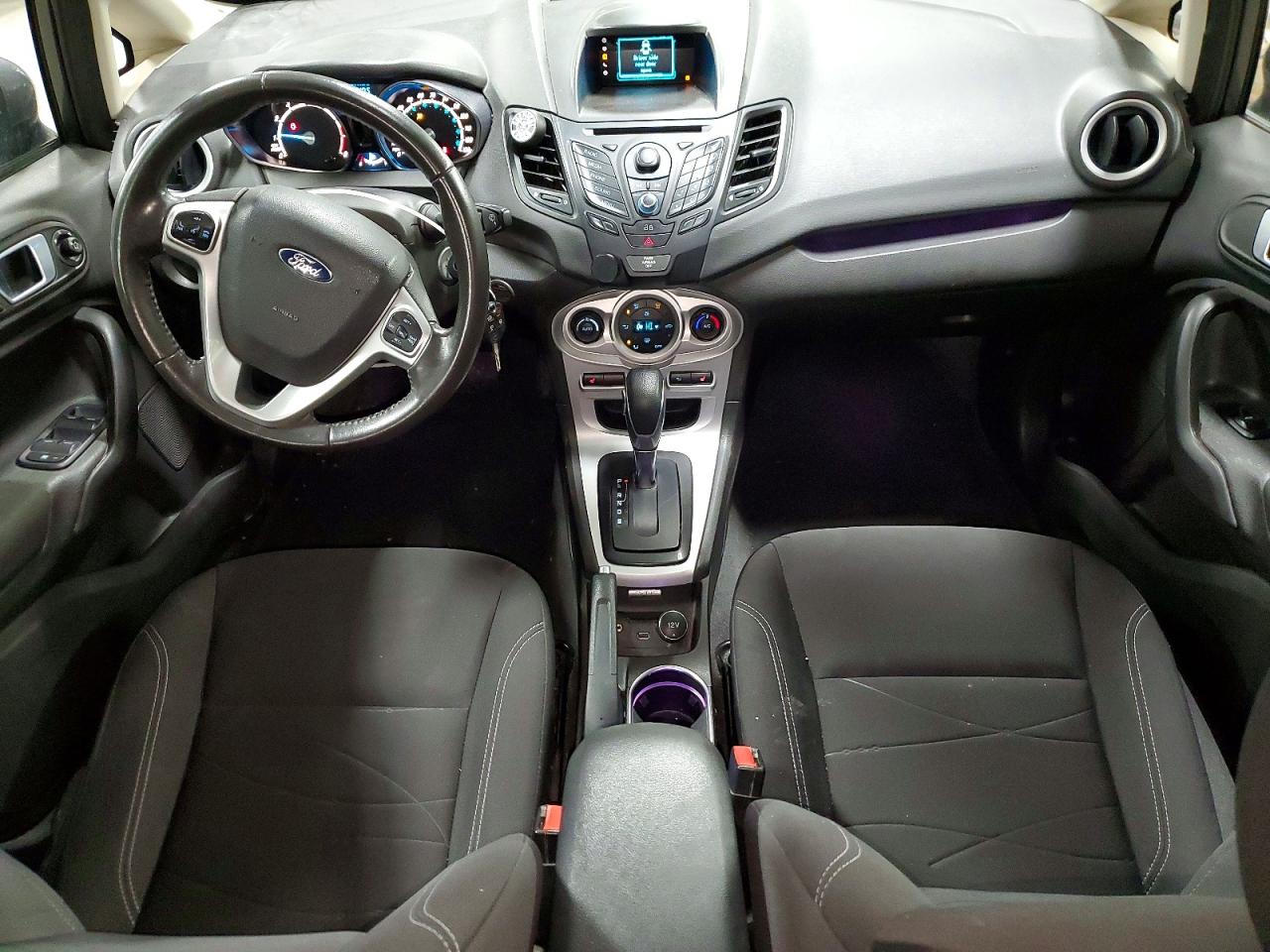 2015 FORD FIESTA SE photo 8