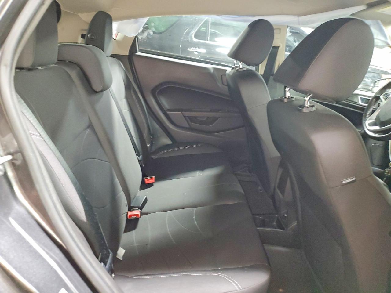 2015 FORD FIESTA SE photo 10