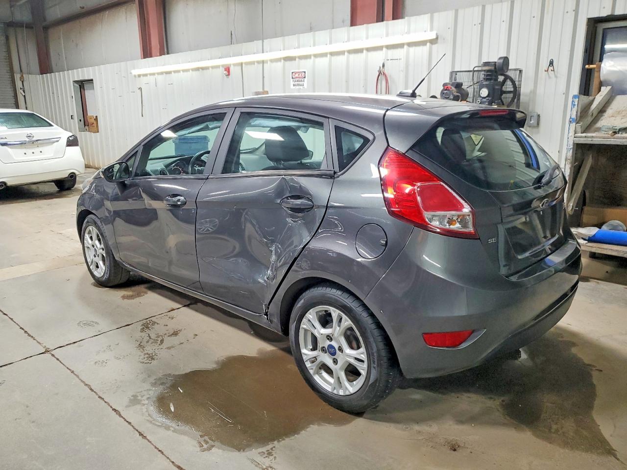 2015 FORD FIESTA SE photo 2