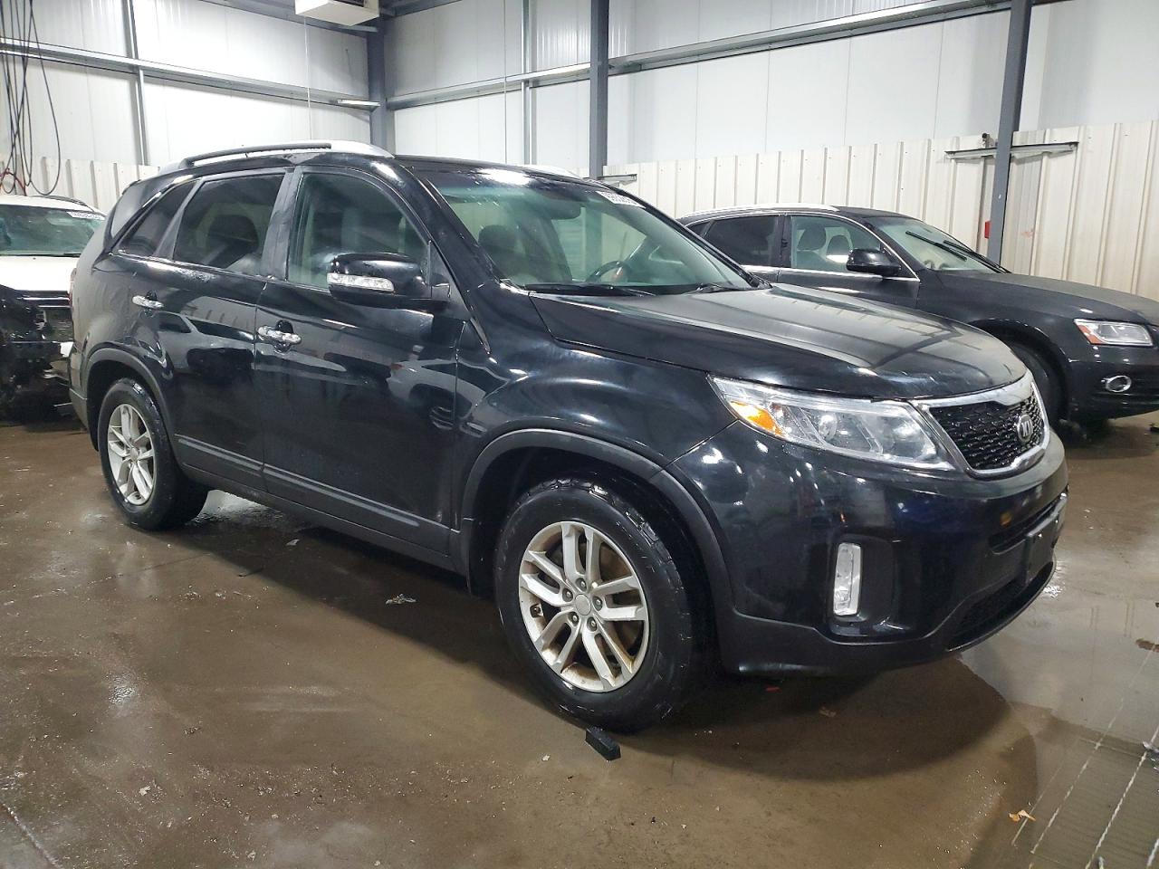 2014 KIA SORENTO LX photo 4