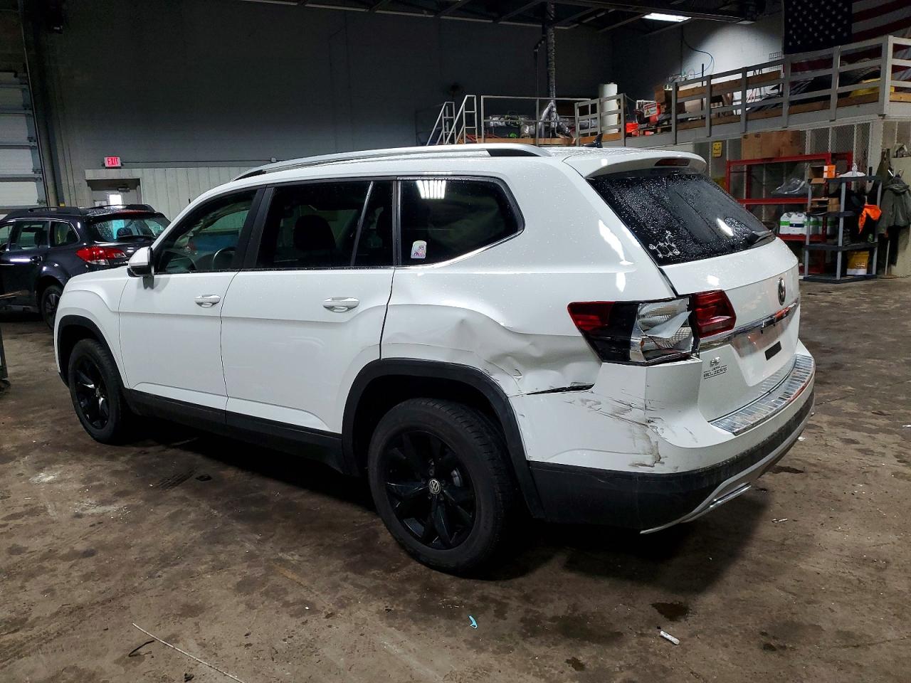 2018 VOLKSWAGEN ATLAS SE photo 2