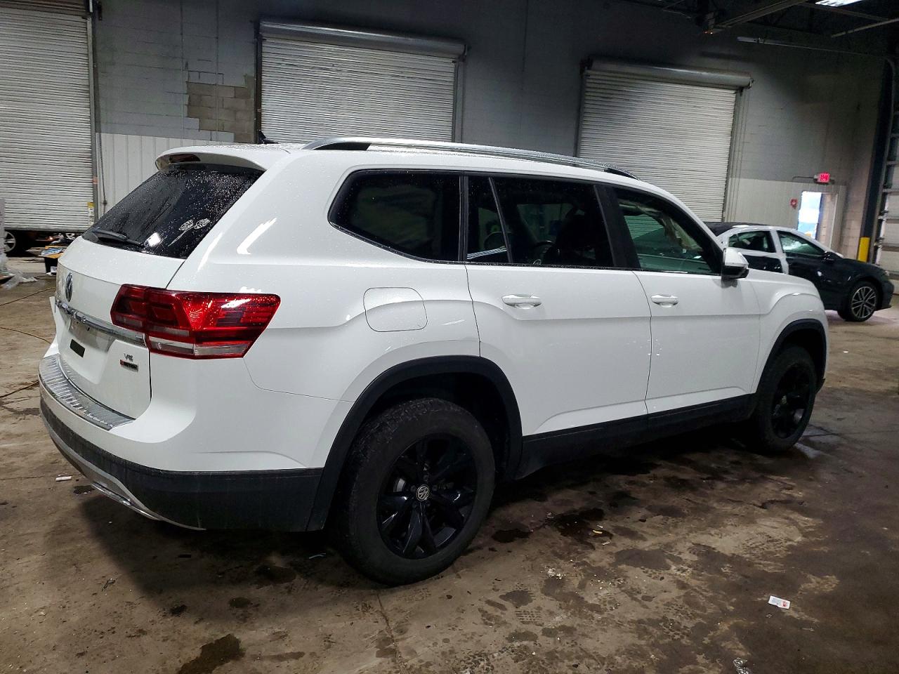 2018 VOLKSWAGEN ATLAS SE photo 3