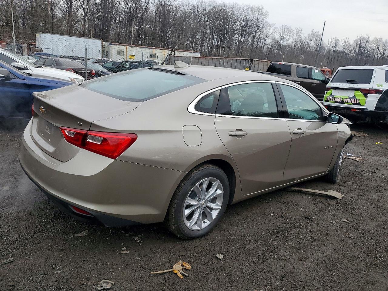 2023 CHEVROLET MALIBU LT photo 3