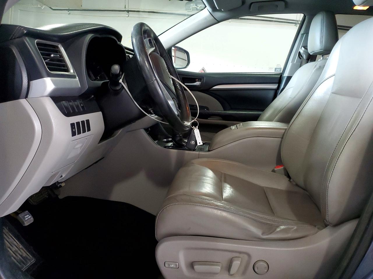 2014 TOYOTA HIGHLANDER XLE photo 7