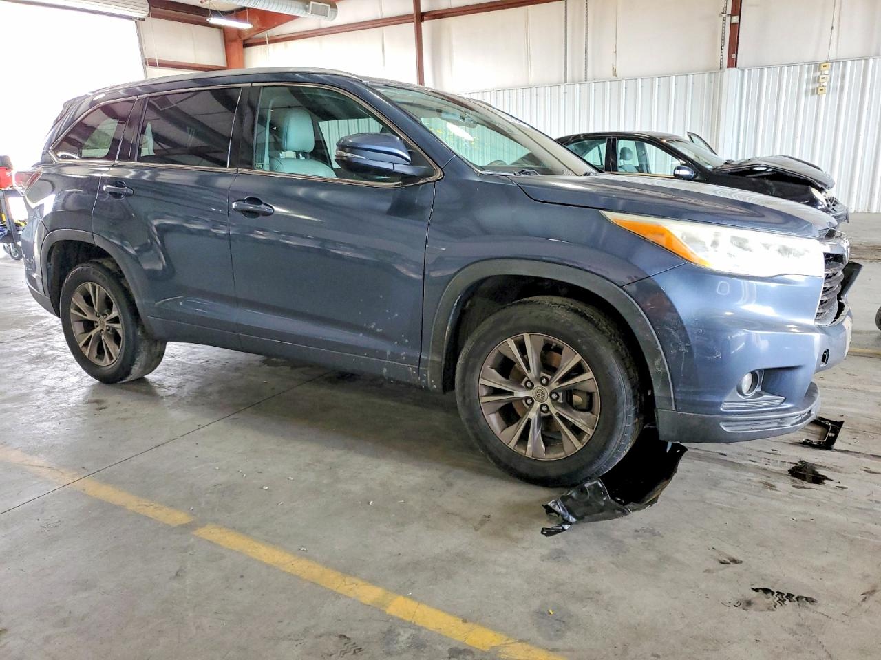 2014 TOYOTA HIGHLANDER XLE photo 4